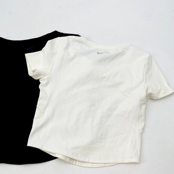 Nike bundle of 2 athletic tops - Picture 4 of 4